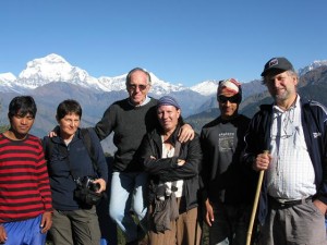 Pierangelo Fabbri con un gruppo in Nepal