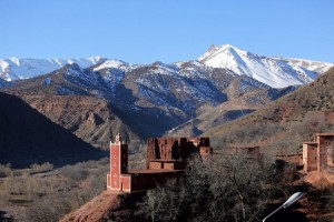 La valle di Abachkou, un balcone dove i mille colori dell'argilla si fondono e confondono tra campi e abitazioni.