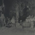 La grotta dell'Hatoe Patola vicino al villaggio di Kasieh_Seram_Wele Telu Batai_Indonesia_1920 circa.